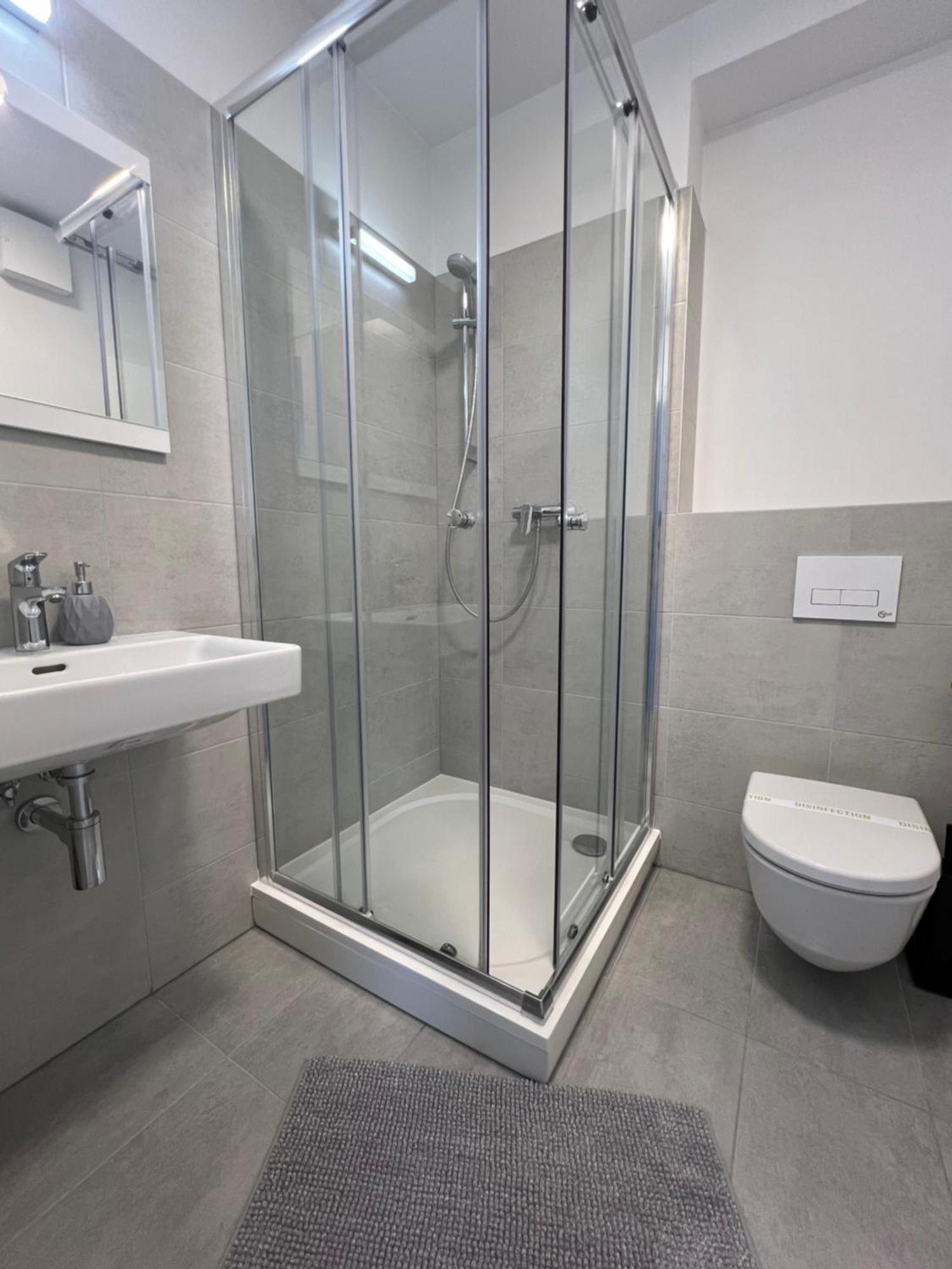 Skau Piano Family & Business Apartment Free Parking Bratislava Extérieur photo