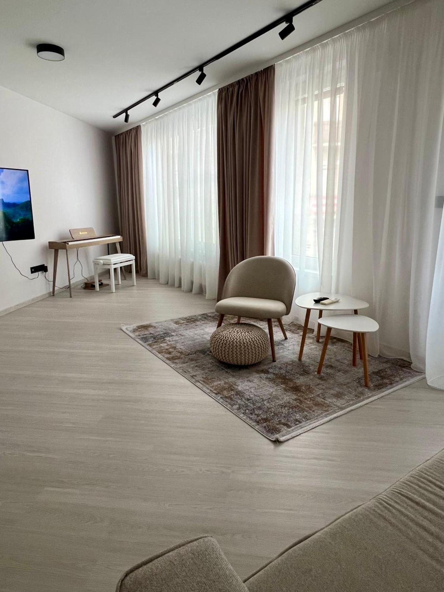 Skau Piano Family & Business Apartment Free Parking Bratislava Extérieur photo